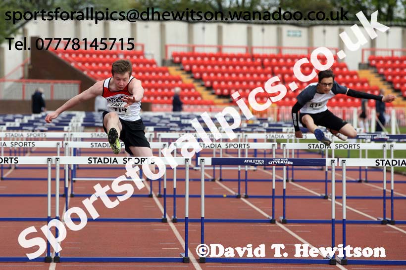 Mens under-17s hurdles, North Eastern Track and Field Champs, Gateshead Stadium. Photo: David T. Hewitson/Sports for All Pics